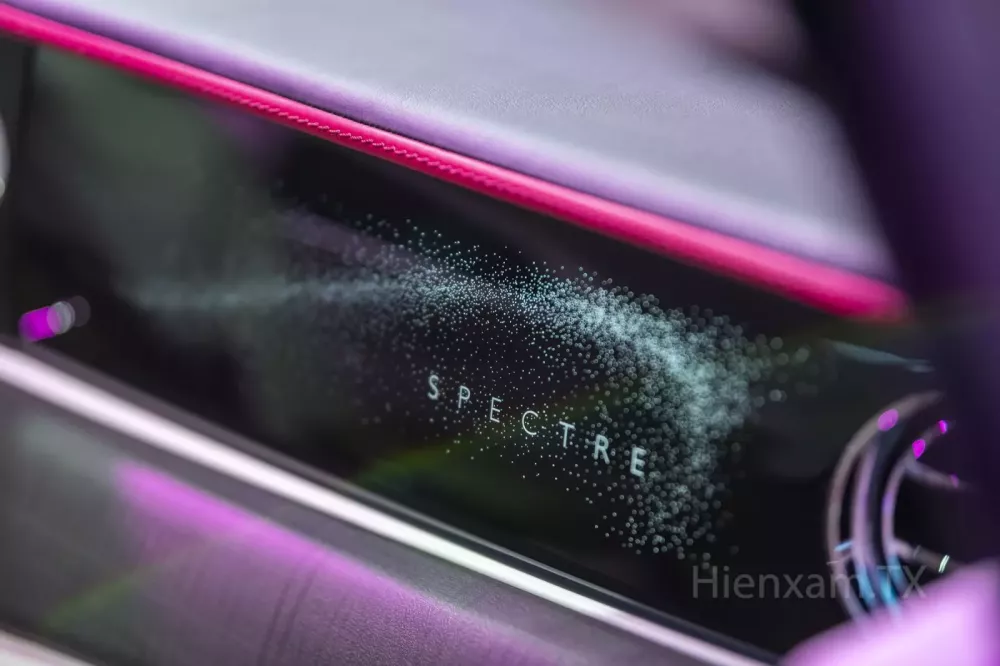 Bảng t&aacute;p l&ocirc; c&oacute; thể tuỳ biến tr&ecirc;n Rolls-Royce Spectre