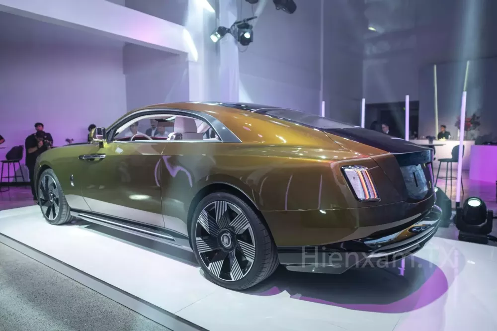 Rolls-Royce Spectre - Mẫu xe si&ecirc;u sang c&oacute; gi&aacute; tốt nhất tại Việt Nam thời điểm n&agrave;y.