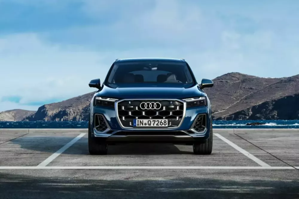 Audi Q7 2024 có thiết kế đầu xe mới