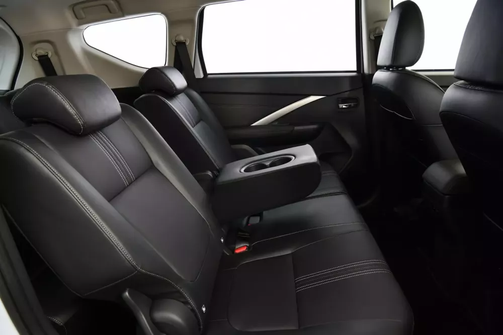 Hàng ghế thứ 2 của Mitsubishi Xpander HEV 2024