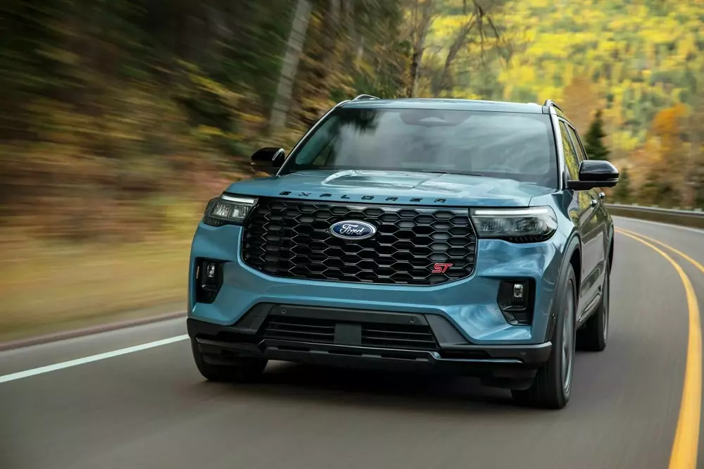 Ford Explorer 2024 có thiết kế đầu xe mới