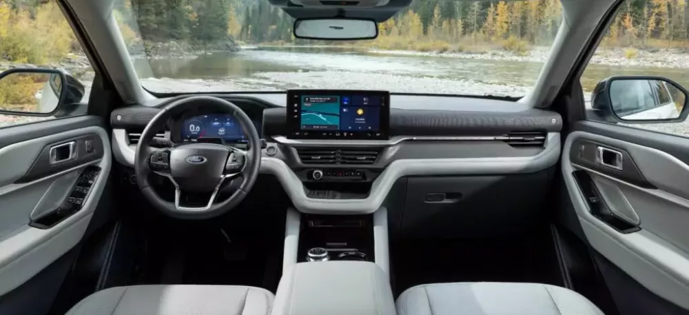 Nội thất của Ford Explorer 2024 bản Platinum