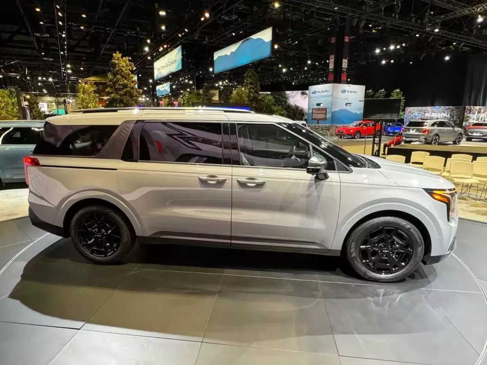Kia Carnival 2025 có thêm vành la-zăng mới Kia Carnival 2025 có thêm vành la-zăng mới