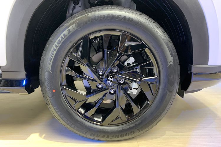 Vành 17 inch màu đen bóng của Hyundai Creta Alpha Vành 17 inch màu đen bóng của Hyundai Creta Alpha