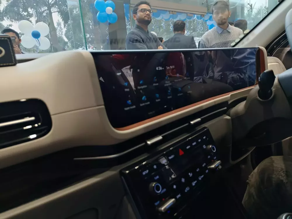 Màn hình cong cỡ lớn trên mặt táp-lô của Hyundai Creta 2024 