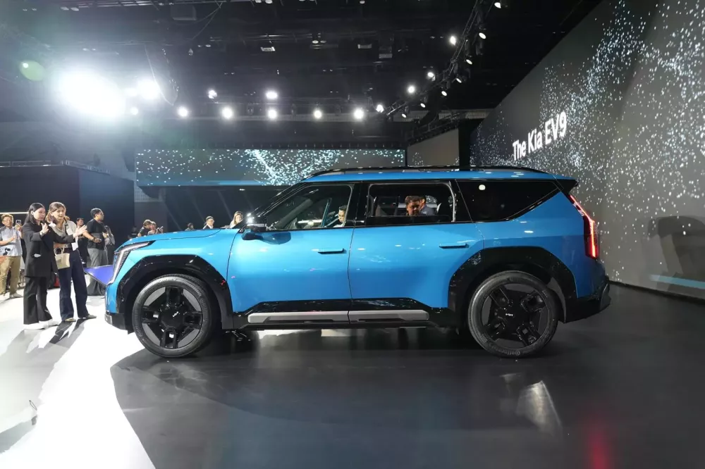 Kia EV9 2024 là SUV điện cỡ lớn