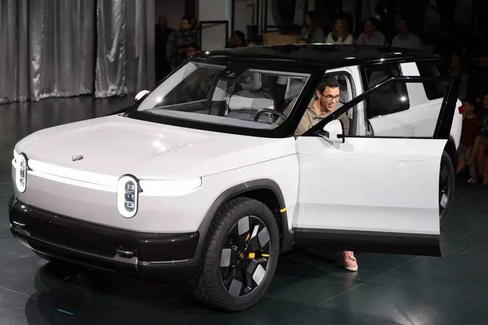 Rivian R2 - SUV thuần điện mới có giá dự kiến rẻ hơn cả VinFast VF8, cạnh tranh Tesla Model Y