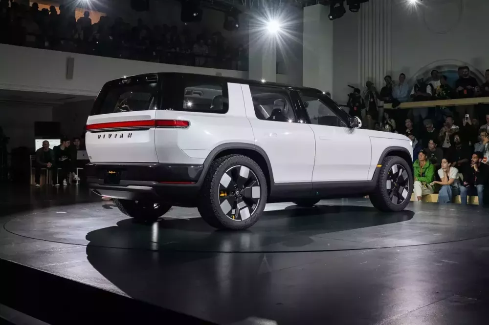 Rivian R2 có phạm vi di chuyển gần 500 km