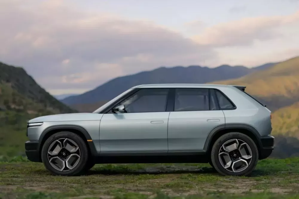 Rivian R3 sở hữu tay nắm cửa ẩn vào thân xe