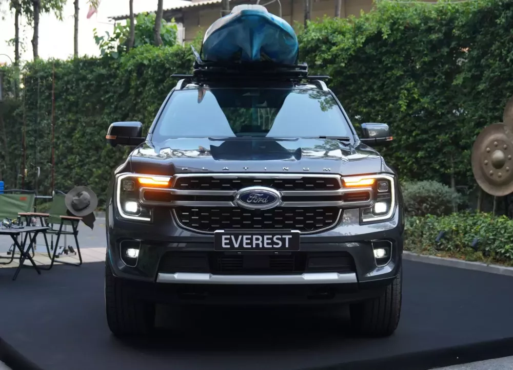 Cận cảnh thiết kế đầu xe của Ford Everest Platinum 2024