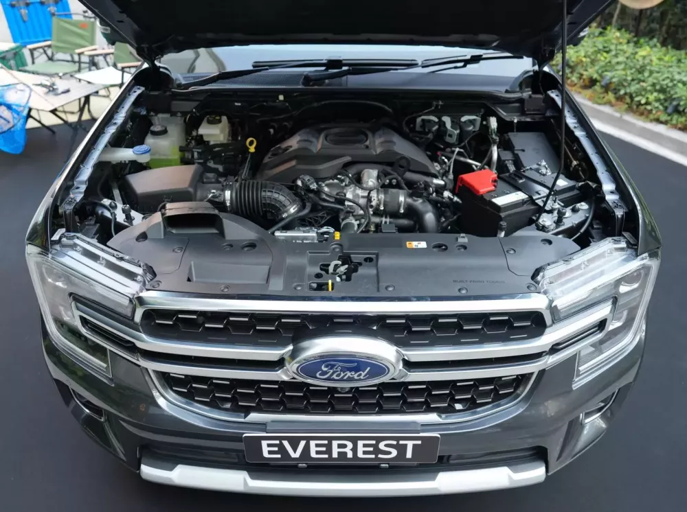 Ford Everest Platinum 2024 dùng động cơ diesel V6 3.0L