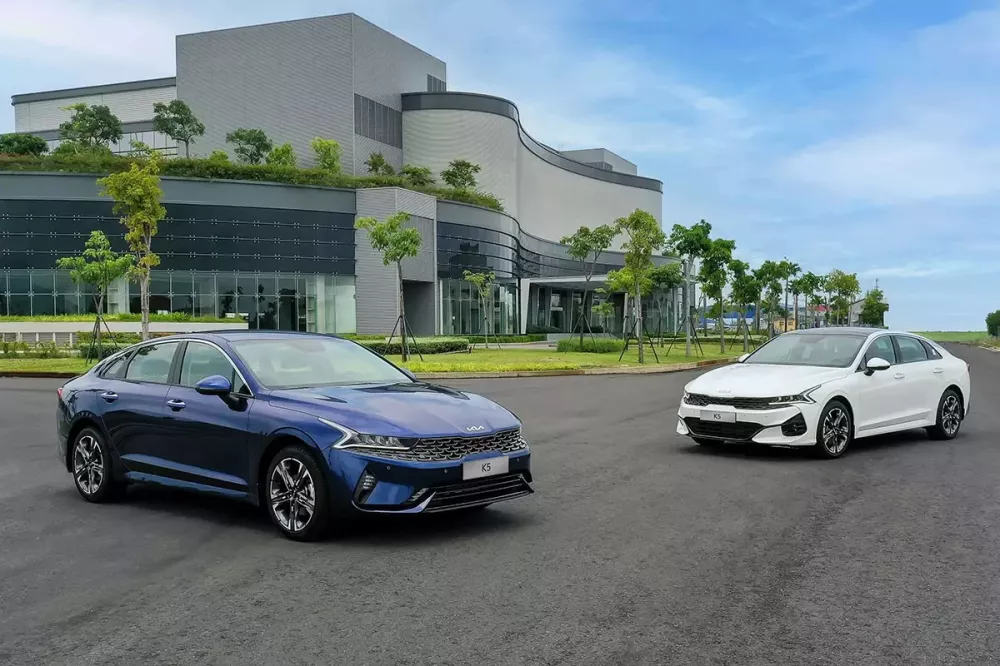 Kia K5 là 1 trong 3 mẫu sedan hạng D góp mặt trong top 10, bên cạnh Honda Accord và Mazda6