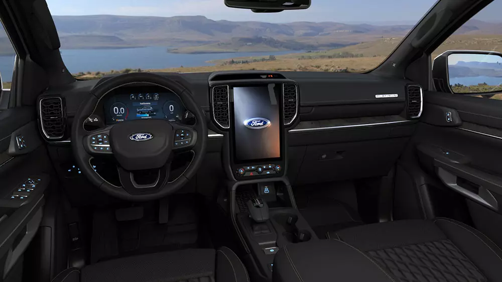 Ford Everest Platinum có đủ các trang bị tiện nghi