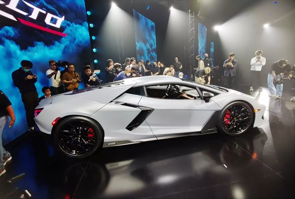 Lamborghini Revuelto có một số tính năng trợ lái nâng cao ADAS