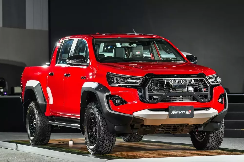 Toyota Hilux Revo GR Sport Wide Tread 2024 ra mắt Thái Lan