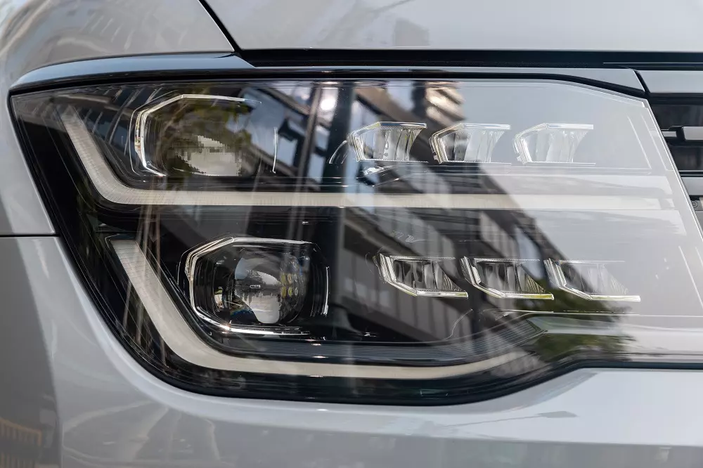 Volkswagen Teramont X 2024 bản cao cấp có hệ thống đèn pha IQ. Light LED Matrix