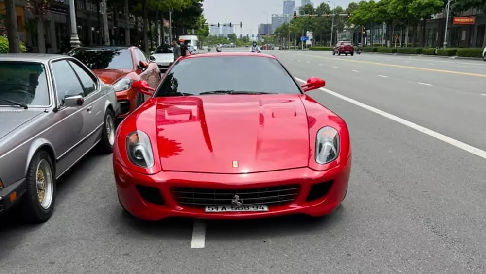 Ferrari 599 GTB trở về mái nhà xưa trong garage xe của "Qua" Vũ chờ tham dự Gumball 3000- Ảnh 2.