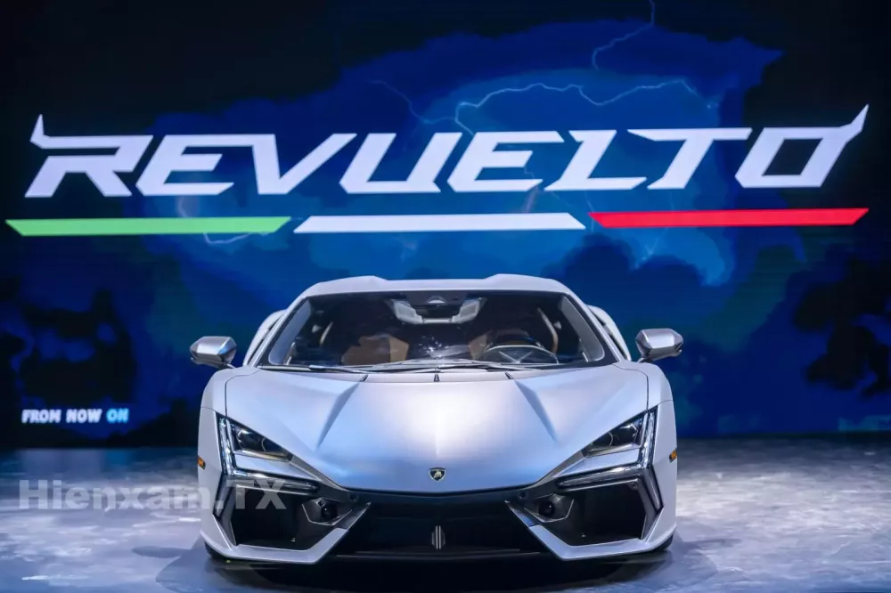 Lamborghini Revuelto