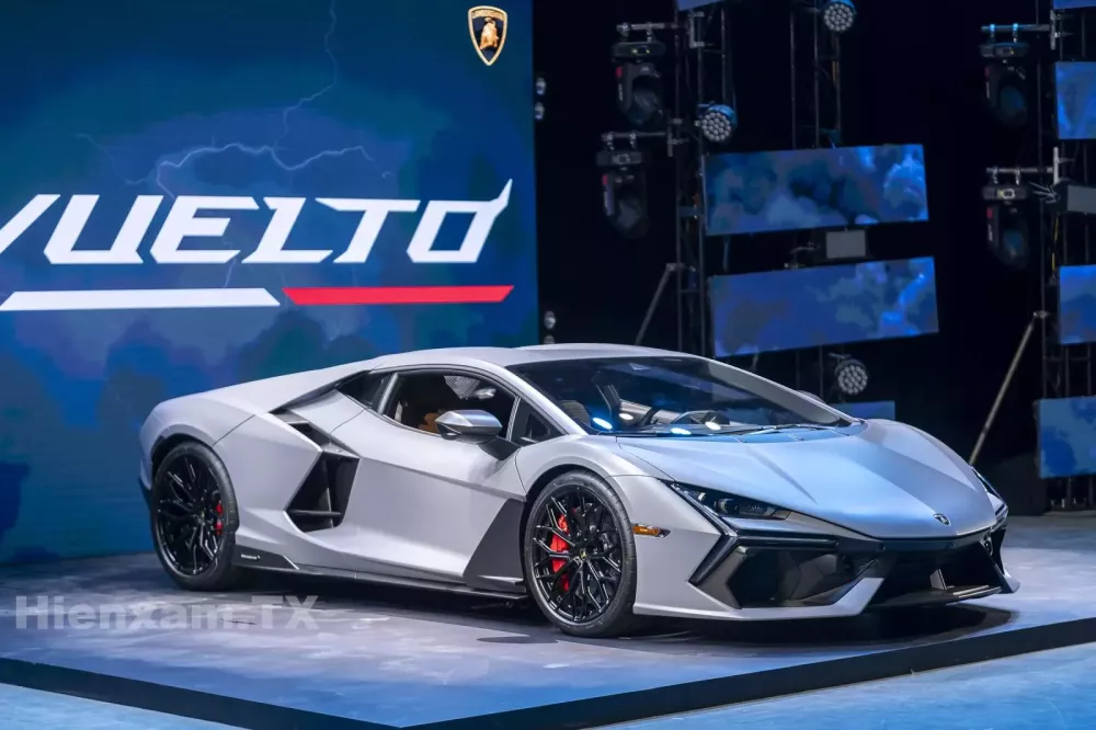 Lamborghini Revuelto