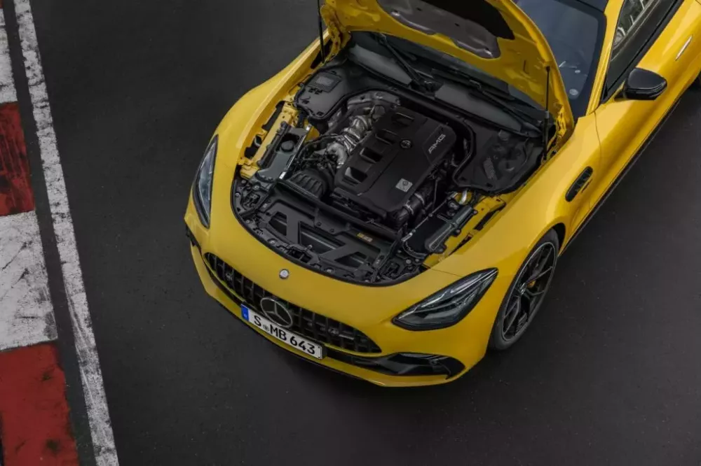 Mercedes-AMG GT 43 2024 không được trang bị máy V8 mà chuyển sang dùng động cơ 4 xi-lanh