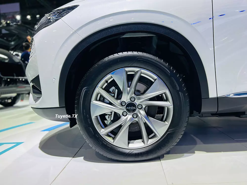 Vành la-zăng của Haval H6 PHEV có đường kính 19 inch