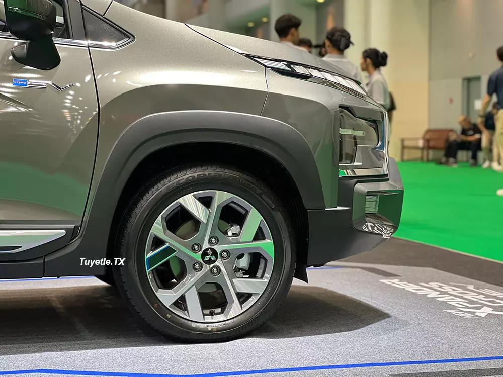 Vành 17 inch của Mitsubishi Xpander Cross HEV 2024 