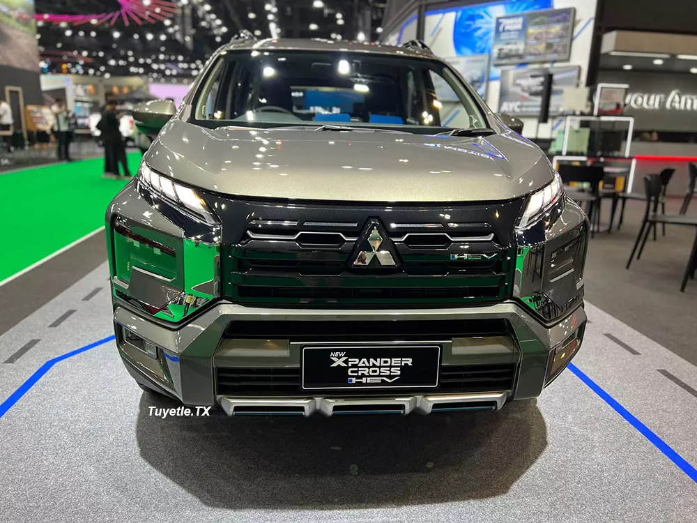 Cận cảnh đầu xe của Mitsubishi Xpander Cross HEV 2024 