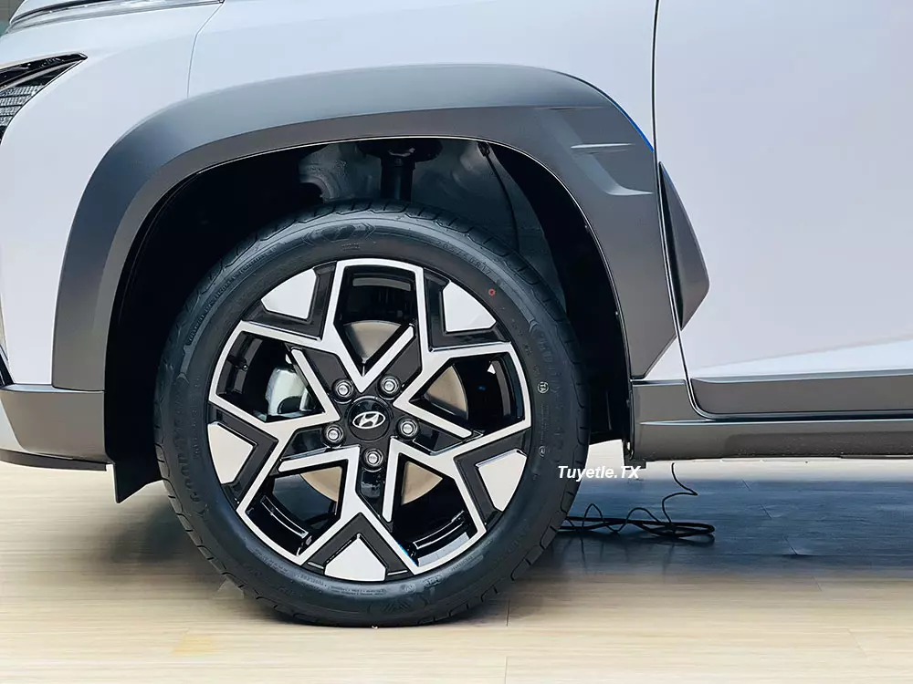 Hyundai Stargazer X còn có vành 17 inch mới