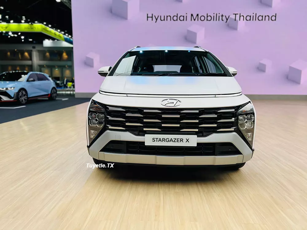 Hyundai Stargazer X sở hữu thiết kế đầu xe khác với bản thường