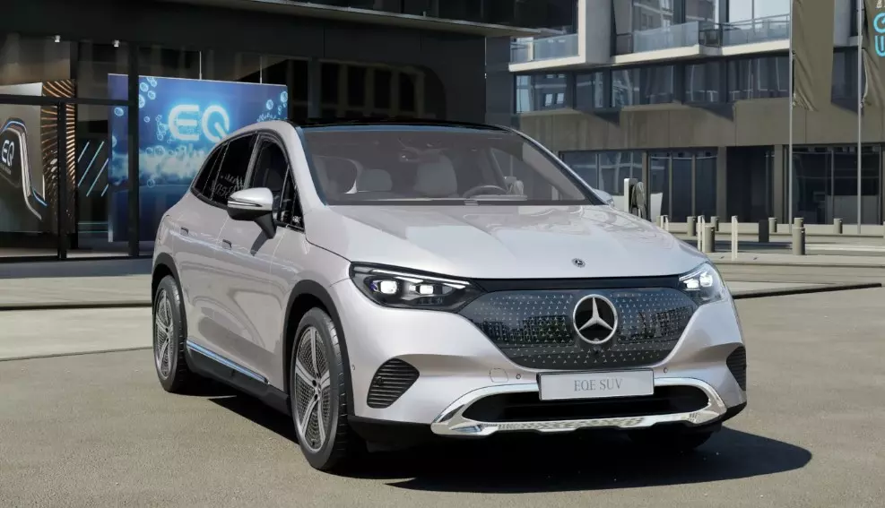 Mercedes-Benz EQE SUV 2024 màu bạc