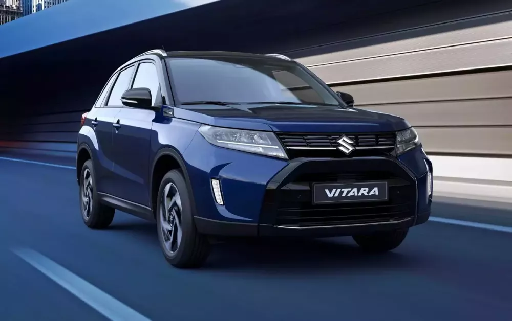 Suzuki Vitara 2024 màu xanh phối nóc đen mới
