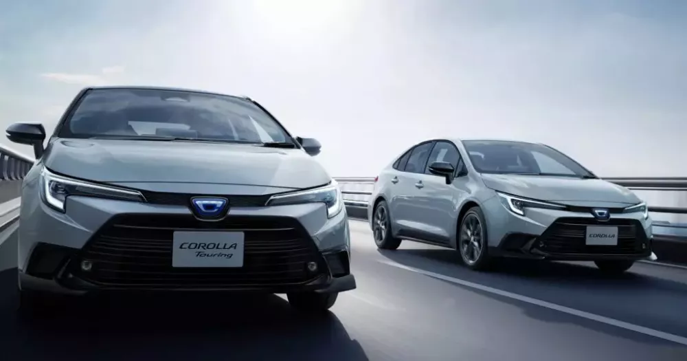 Chỉ có Toyota Corolla Sedan và Touring được bổ sung phiên bản Active Sport mới