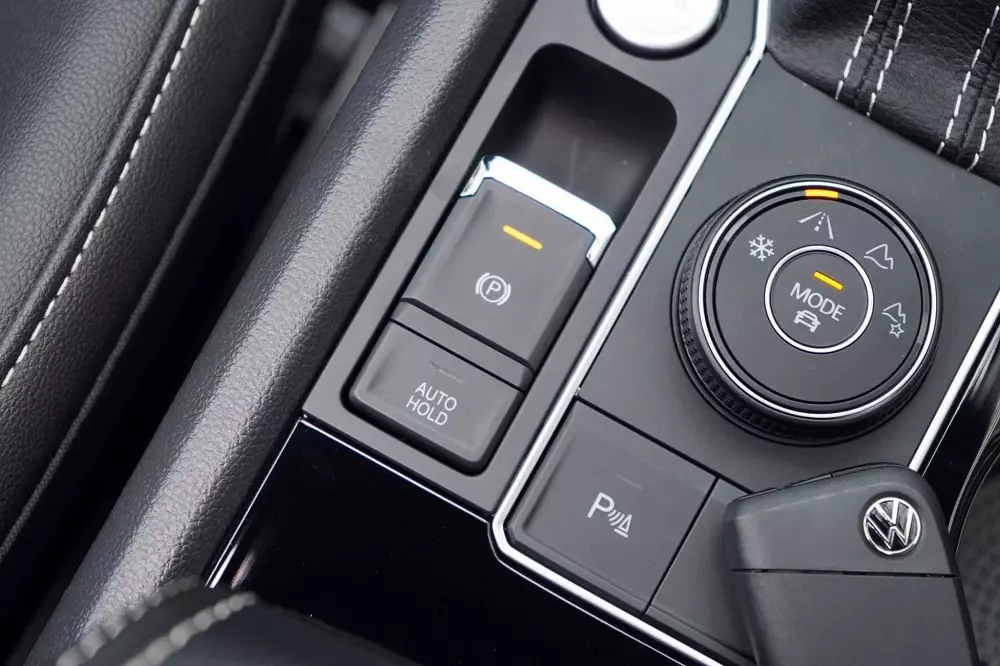 Volkswagen Teramont Limited Edition được trang bị tính năng giữ phanh tự động Volkswagen Teramont Limited Edition được trang bị tính năng giữ phanh tự động