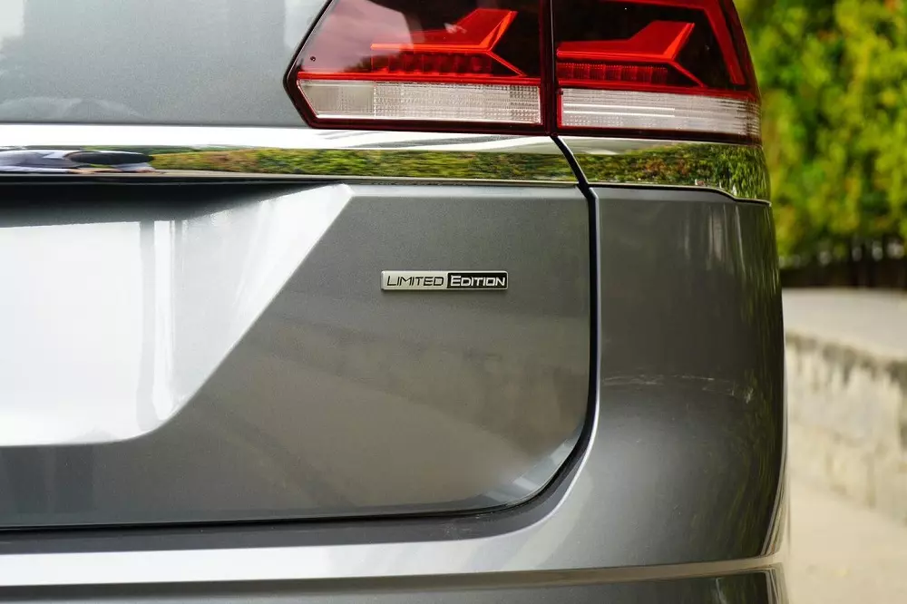 Volkswagen Teramont Limited Edition thêm logo mới trên cửa cốp sau Volkswagen Teramont Limited Edition thêm logo mới trên cửa cốp sau