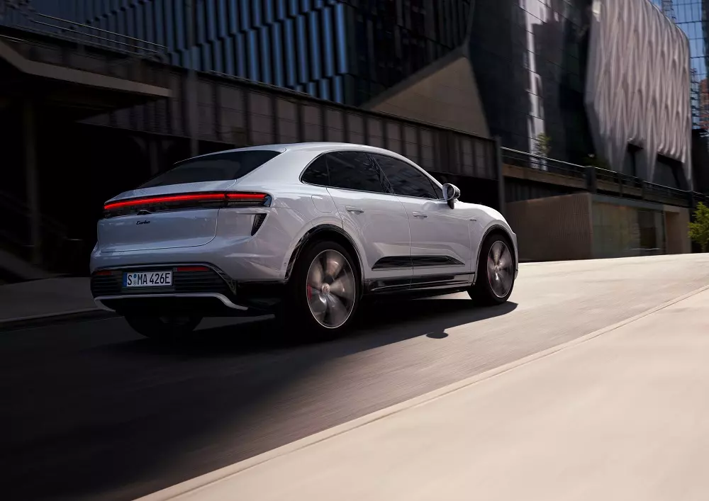 Porsche Macan EV sở hữu thiết kế SUV lai Coupe mượt mà