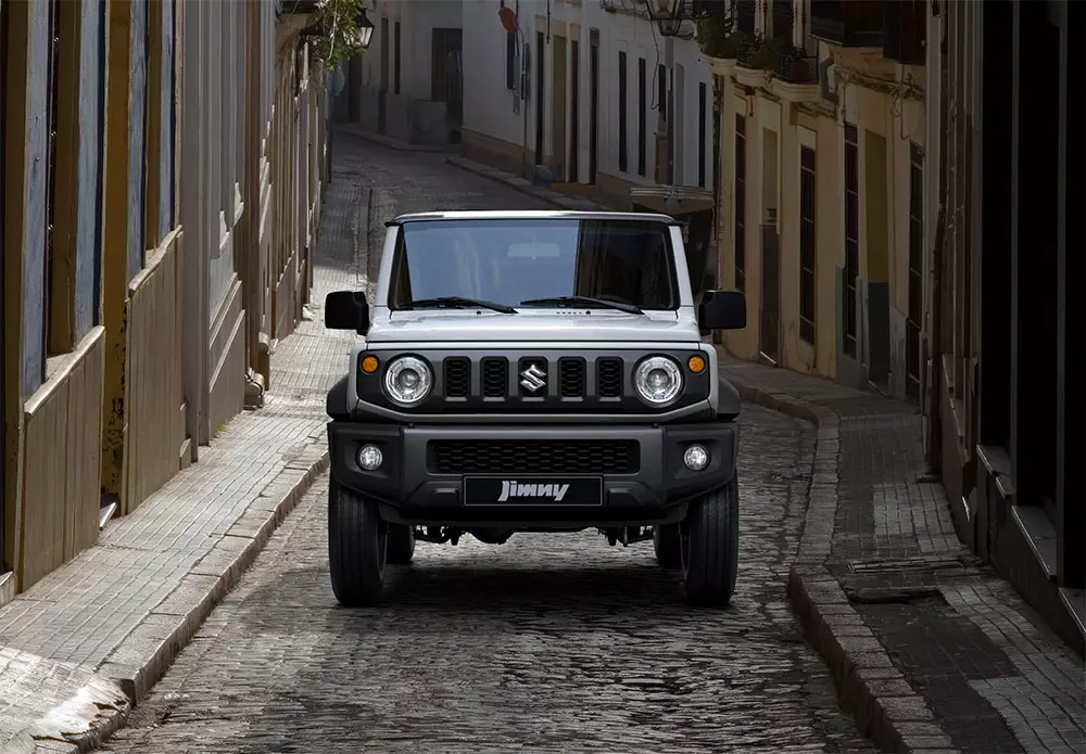 Suzuki Jimny 2024 sở hữu ngoại hình như phiên bản thu nhỏ của Mercedes-Benz G-Class