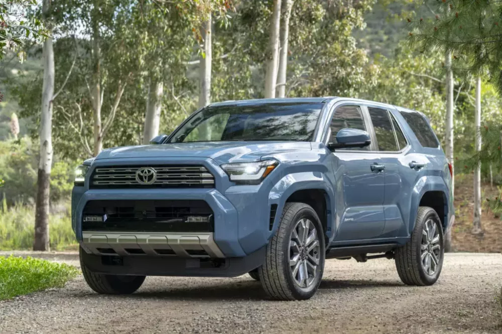 SUV nồi đồng cối đá Toyota 4Runner 2025 trình làng, có thể cho thấy trước hình ảnh của Fortuner mới