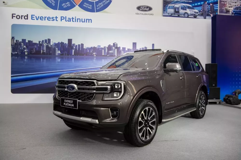 Ford Everest Platinum chính thức được chốt giá tại Việt Nam, phả hơi nóng lên các đối thủ cùng phân khúc