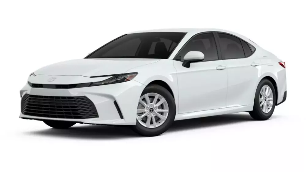 Toyota Camry 2024 bản tiêu chuẩn với vành 16 inch