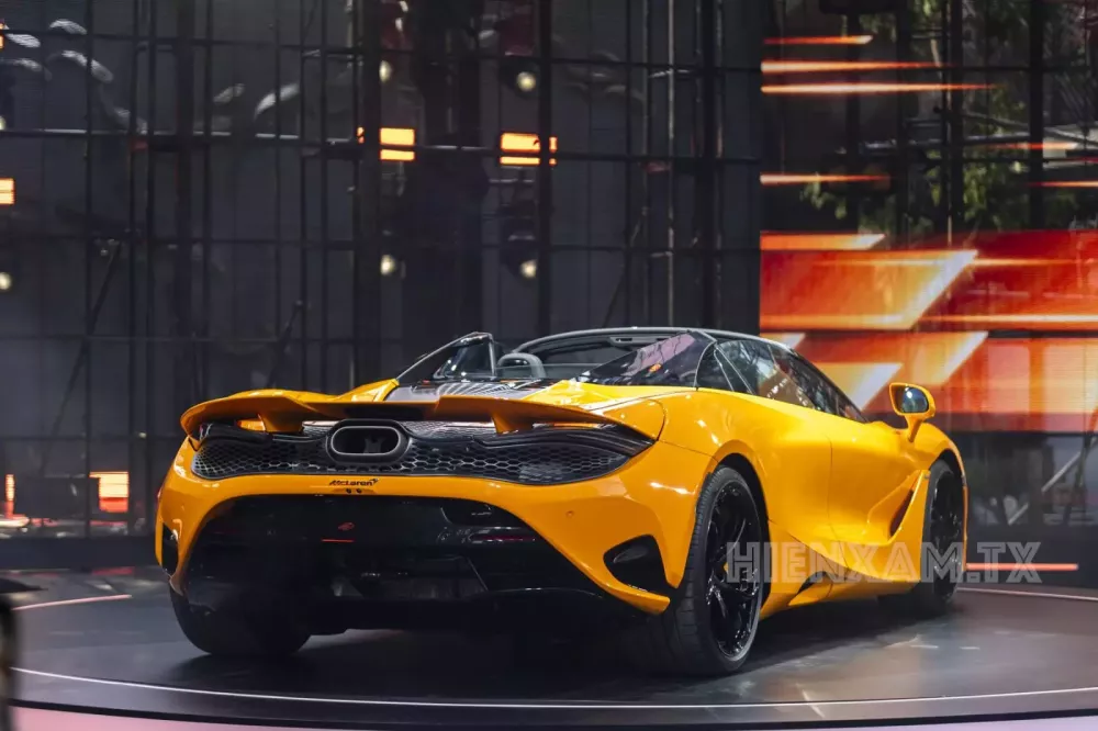 Phần đuôi xe của McLaren 