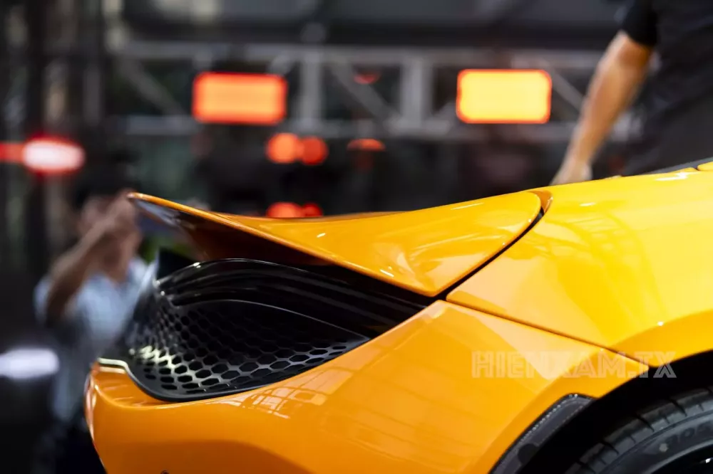 Cánh gió đuôi xe của McLaren 750S