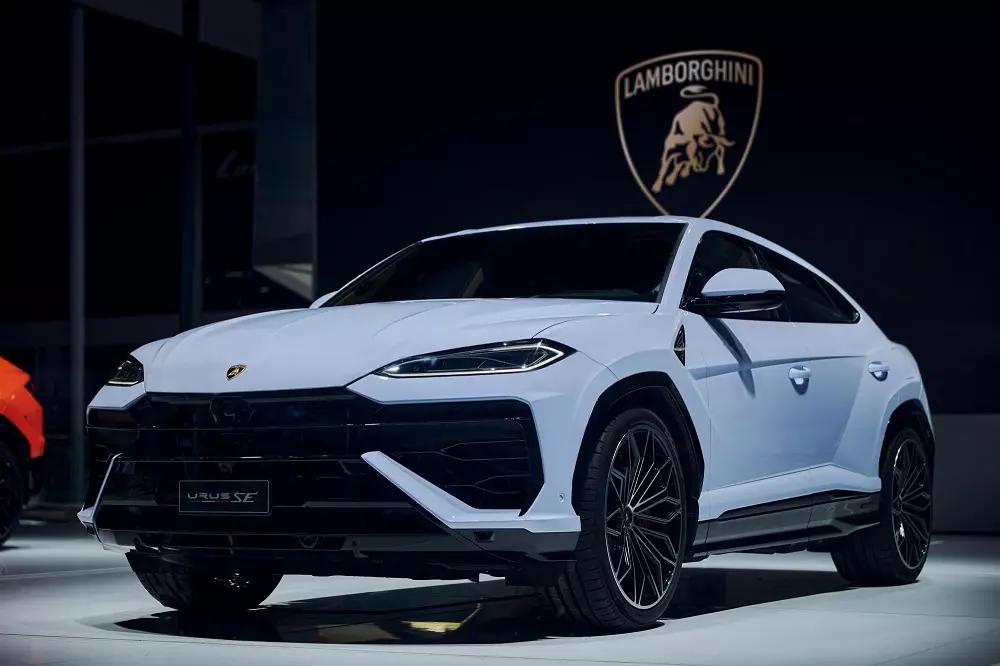 Lamborghini Urus SE thay đổi nhẹ ở thiết kế đầu xe