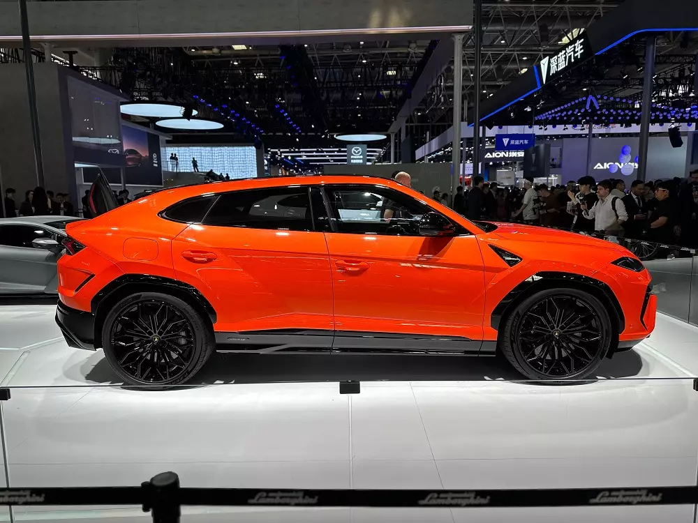 Lamborghini Urus SE chạy được 60 km mà không tốn 1 giọt xăng