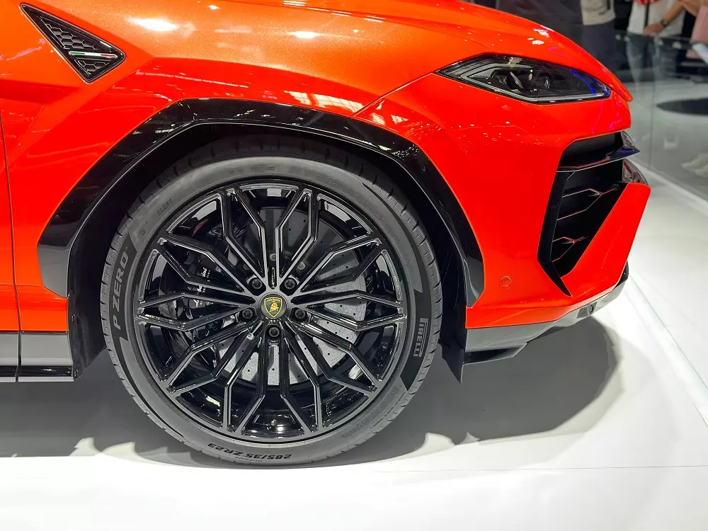 Vành 23 inch mới của Lamborghini Urus SE