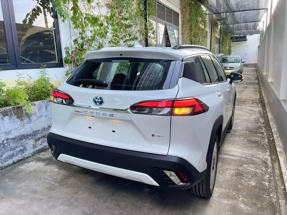 Khu vực phía sau của Toyota Corolla Cross 2024 không có gì mới