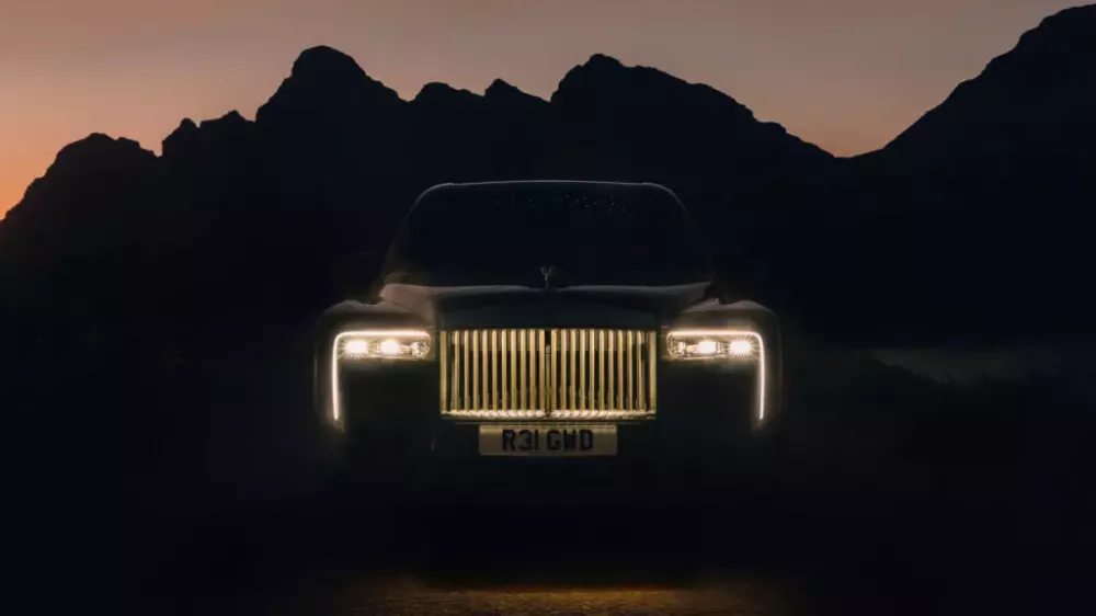 Rolls-Royce Cullinan II được trang bị lưới tản nhiệt tích hợp đèn ẩn