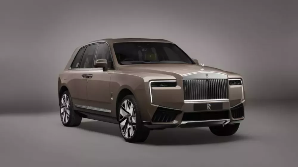 Cận cảnh đầu xe mới của Rolls-Royce Cullinan II