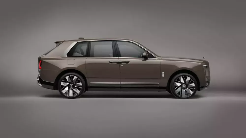 Rolls-Royce Cullinan lần đầu tiên được trang bị vành 23 inch