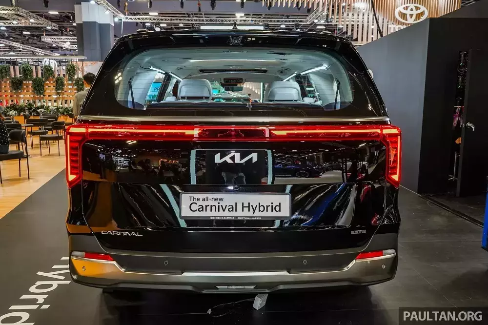 Kia Carnival 2025 được bổ sung đèn hậu LED mới