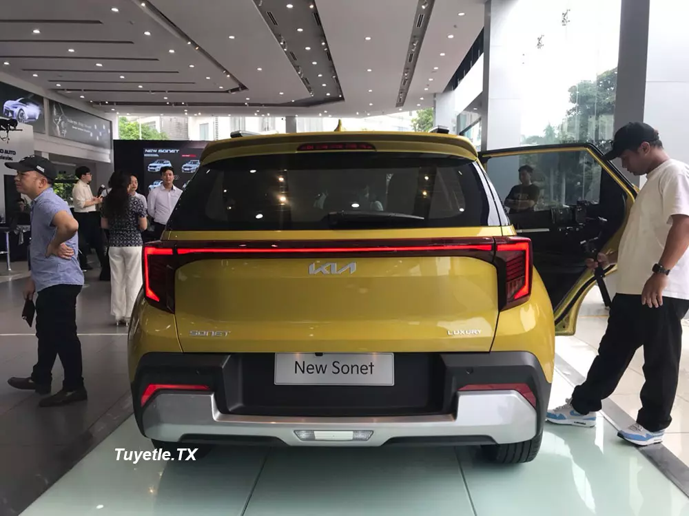 Kia Sonet 2024 có thêm cụm đèn hậu mới